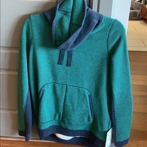 lululemon Avenue pullover